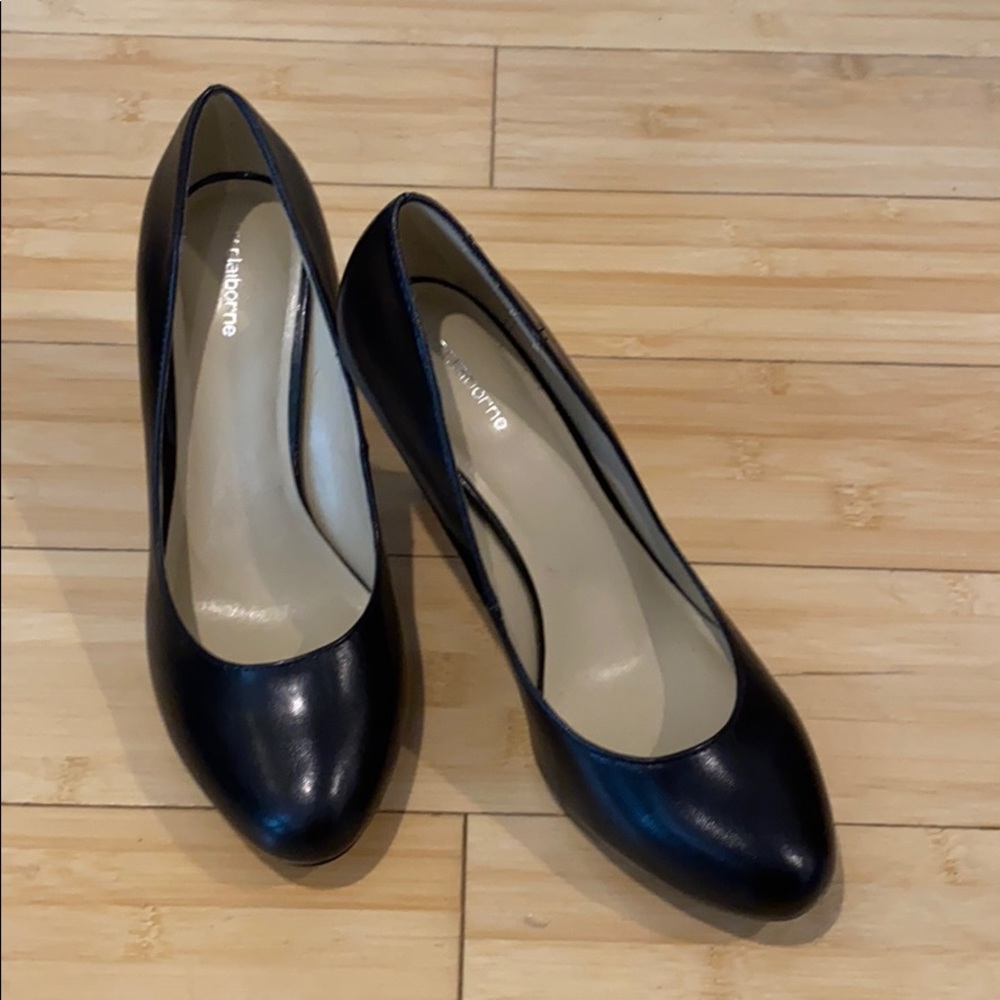 Black Liz Claiborne Round Toe Heels